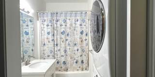 Palm Court 2 bedroom and 2 bathroom ground floor unit with 2 parking Gallery 9