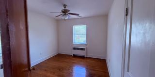 Pet Friendly 3 Bedroom, 2 Bath Home with Hardwood Floors Gallery 10