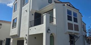 Gorgeous 3 Bedroom Townhome with New Flooring and Paint! Gallery 1