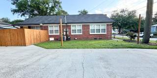 3/2 Duplex Conveniently Situated in an Established Neighborhood! Gallery 23