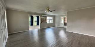 Charming 1-Bedroom, 1-Bath Home Near Downtown Tavares - Lawn Care Included! Gallery 7