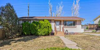 Great house near UCCS with 2x kitchen and 2x laundry! Gallery 28