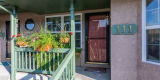 Great End Unit Townhouse in School District 20! Gallery 1