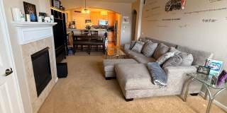 Beautifully Maintained 2BR Townhome in Prime Broomfield Location Gallery 1