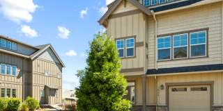 Close proximity to Old Mill District and downtown Gallery 1
