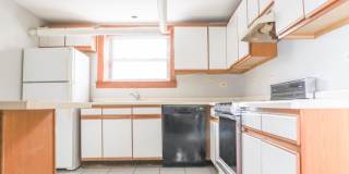 1352 West Foster Gallery 3