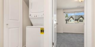 Silver Lake Townhome with Two Ensuite Bedrooms Gallery 15