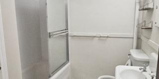 Charming Studio in U District Gallery 10