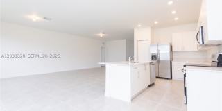 2636 SE 8th Ct Gallery 5