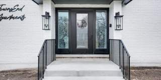 Modern, Tranquil, High-End Apartment in Downtown Downers Grove Gallery 37