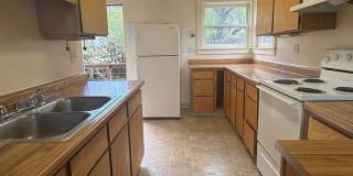 Airy two bedroom apartment in Railroad District | Available Now Gallery 8