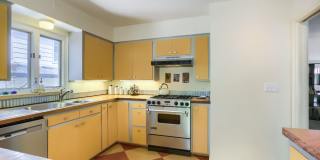 Charming Downtown Oasis | Steps to Pearl Street Gallery 9