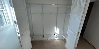 Room in 6 Bedroom Home at Oak Park Rd Gallery 39