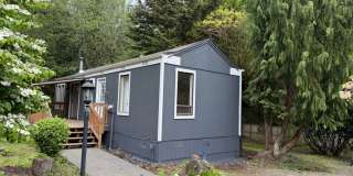 Cozy Oak Bay Retreat: Bright 1 Bedroom With Wood Stove and Private Deck Gallery 1