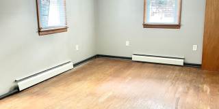 HUGE 3 Bed/2 Bath Home with your own private workshop + oversized garage Gallery 9