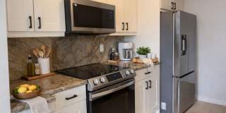 1242 S Barrington Ave Gallery 7