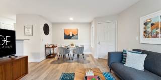 Sofi at Murrayhill Gallery 6