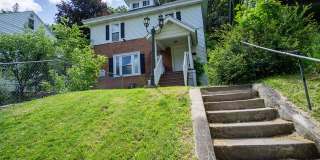 250 Greenwood Pl - Available 8/1/27 - Single Family Home With Private Backyard Gallery 1