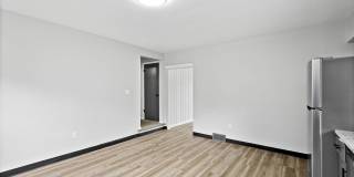 Stunning 3 bed, 2 bath home in East Hills available August 1! Gallery 12