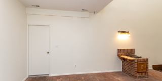 Beautifully Maintained Townhome with Fantastic Amenities Gallery 10