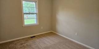 Beautiful renovated 3 bed, 1.5 bath unfurnished home located in Hampstead Gallery 19