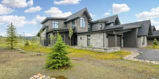 Rental Available 5/8/26-6/14/26 Luxury rental is an entertainers dream! Space, views, amenities, easily go to and from the mountain, with moonlit soaks in the hot tub... Gallery 1