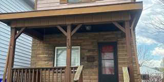 712 E Reynolds Gallery 1