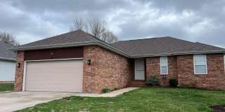 AVAILABLE NOW! Nixa 3 Bedroom, 2 Bathroom Gallery 1