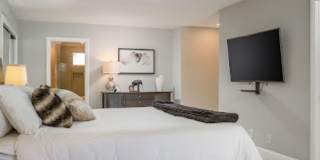 Racquet Club West, FURNISHED, Seasonal OR Long Term Gallery 23