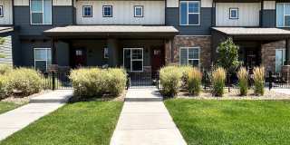 Beautiful 3 Bed 2.5 Bath Townhome with 2 Car Garage in Longmont Gallery 1
