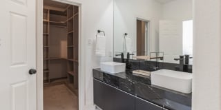 18996 Kittridge Street Gallery 1