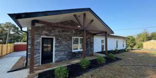 Beautifully Remodeled 5/2 Brick House in East Rome- $1,995 Gallery 1