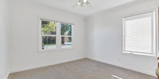 6045 Sunnyslope Avenue Gallery 13