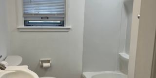 Grandview Area large 2 bedroom Gallery 5