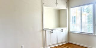 1860 N Alexandria Ave Gallery 9