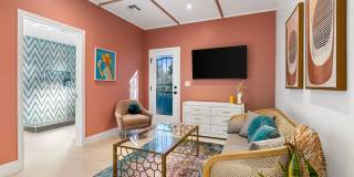 The Escape Island - Pool, Minigolf, Jacuzzi & Private Yard (Monthly Only - No Long Term) Gallery 6