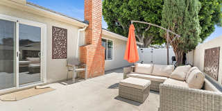 6BD/4BA One Story Single Family House next to UCI Gallery 24