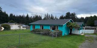 Large, fenced, sunny yard. 3/1.5 in Azalea Hill location in McKinleyville Gallery 1