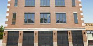 4533 N Clark St Gallery 1