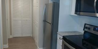 Completely Renovated 3rd Floor condominium with panoramic views GARAGE INCLUDED! Gallery 24