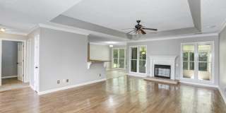 3/2 With Sun-Room and Large Backyard! Gallery 1