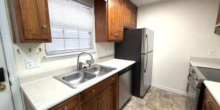 COZY 2/2 SE Townhome with Plank Floors, W/D, Stainless Steel Appliances, Carport, & W/D! Avail NOW for $1495 Gallery 16