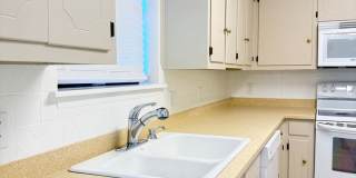 Beautiful 4 Bedroom 1.5 Bath - City View ISD Gallery 9