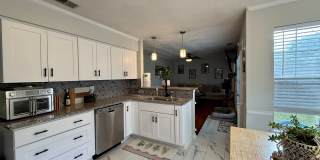 Beutifully updated 4 bed 2.5 bath home with large yard! Gallery 9