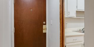 Eat Street Apartments Gallery 25