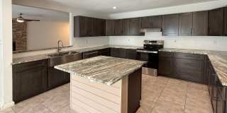 Beautiful 3/2 Available for Immediate Move In! Gallery 6