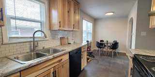 2724 Stanley Street Gallery 1