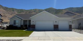Massive 2,800+ Sq Ft Lake Point Rambler! 3-Car Garage + Enormous Open Basment Flex Space Gallery 1
