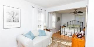 3 BR / 2 BA Sunny renovated Cape Cod within walking distance to Bryan Park Gallery 16