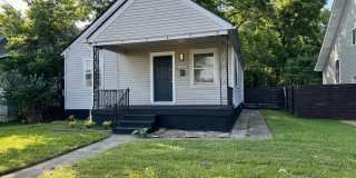 3 Bedroom House in South Louisville - Fenced Yard, Off-Street Parking, Pets OKAY! Gallery 1